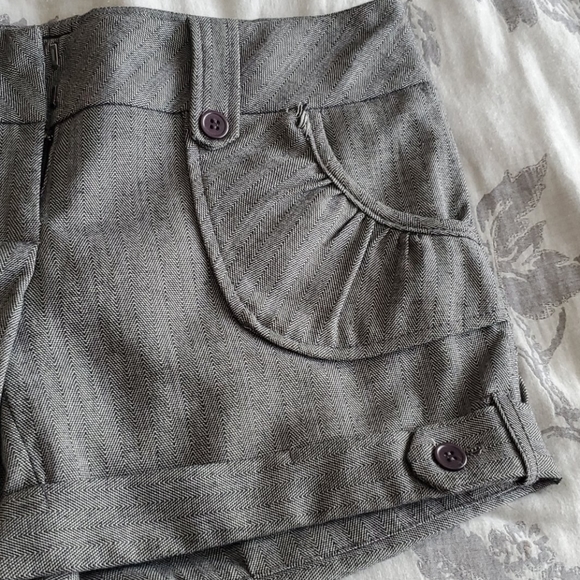 Stoosh black and white shorts - size 5 - Picture 3 of 7